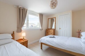 5 bedrooms, iron/ironing board, free WiFi, bed sheets