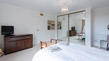 5 Schlafzimmer, Bügeleisen/Bügelbrett, kostenloses WLAN, Bettwäsche