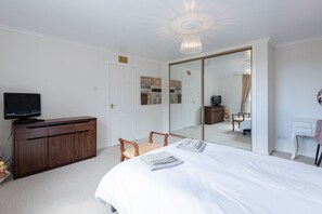 5 bedrooms, iron/ironing board, free WiFi, bed sheets