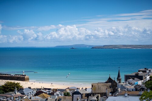 Len's Lookout - Off-Site Parking - Sea Views - Outside Area