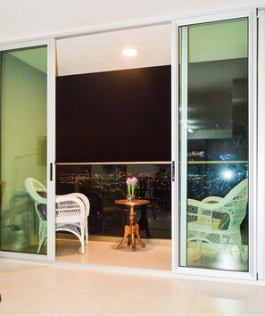 Interior - Centric, Modern, and Views for Days (Rincón de Sabanilla)