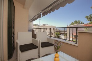 Property grounds - Luxury modern house, just 1 min walk to the beach (Dugi Rat)