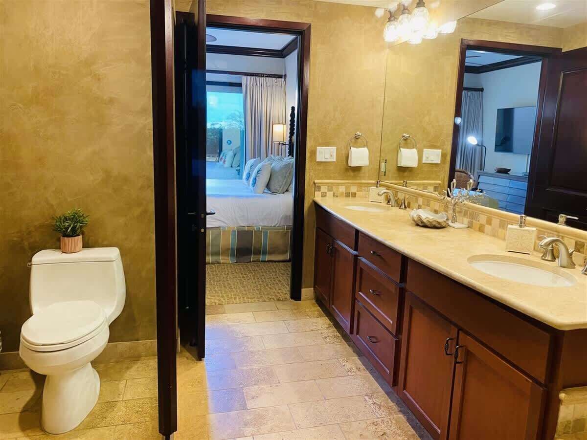 Bathtub, hair dryer, towels