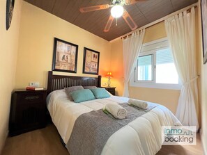 2 makuuhuonetta, silitysrauta/-lauta, vuodevaatteet