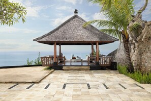 Vila família, piscina particular, vista para o oceano (7 Bedroom Villa) | Terraço/pátio