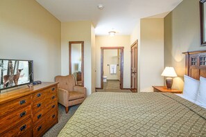 2 bedrooms, iron/ironing board, free WiFi, bed sheets - 2 Br: Soaring Eagle Lodge 317: Luxury Bell Tower Condo - Great Amenities -Slope Side (Snowshoe)