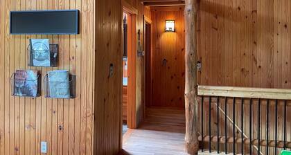 "Unto the Hills" Scenic and quiet cabin in Hocking Hills on 5 acres with a pond