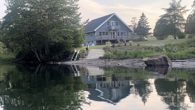 Beautiful Private beach house on 2 acres Located in Owls Head❤️