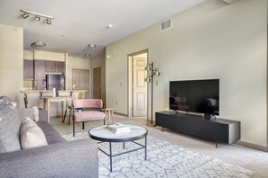 TV, stereo - Amazing Dublin 1BR w/ Pool, W/D, & Coworking, nr BART, by Blueground (Dublin)