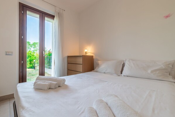 2 bedrooms, travel crib, free WiFi