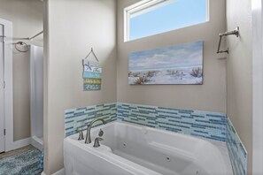 Ensemble baignoire-douche, serviettes fournies