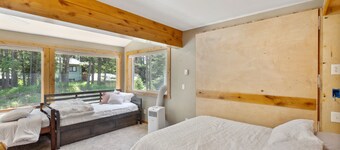 *Mountain View* Entire Upstairs CHALET, Kalispell, MT