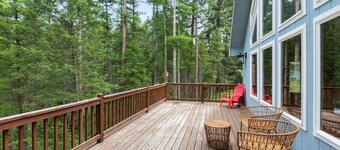 *Mountain View* Entire Upstairs CHALET, Kalispell, MT