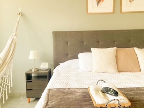 3 bedrooms, desk, iron/ironing board, free WiFi