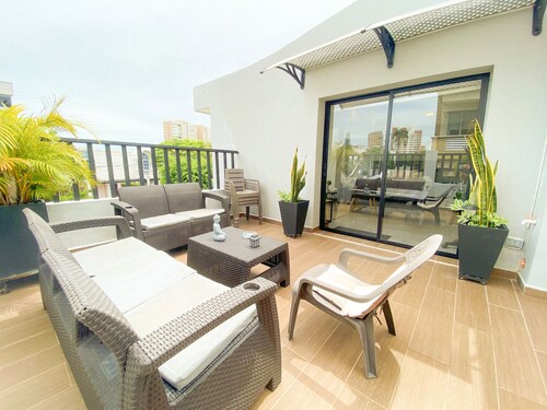 VIP House - Best Location- Private Pool & Terrance