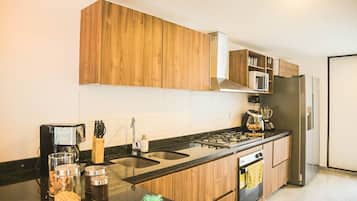 Fridge, microwave, oven, stovetop