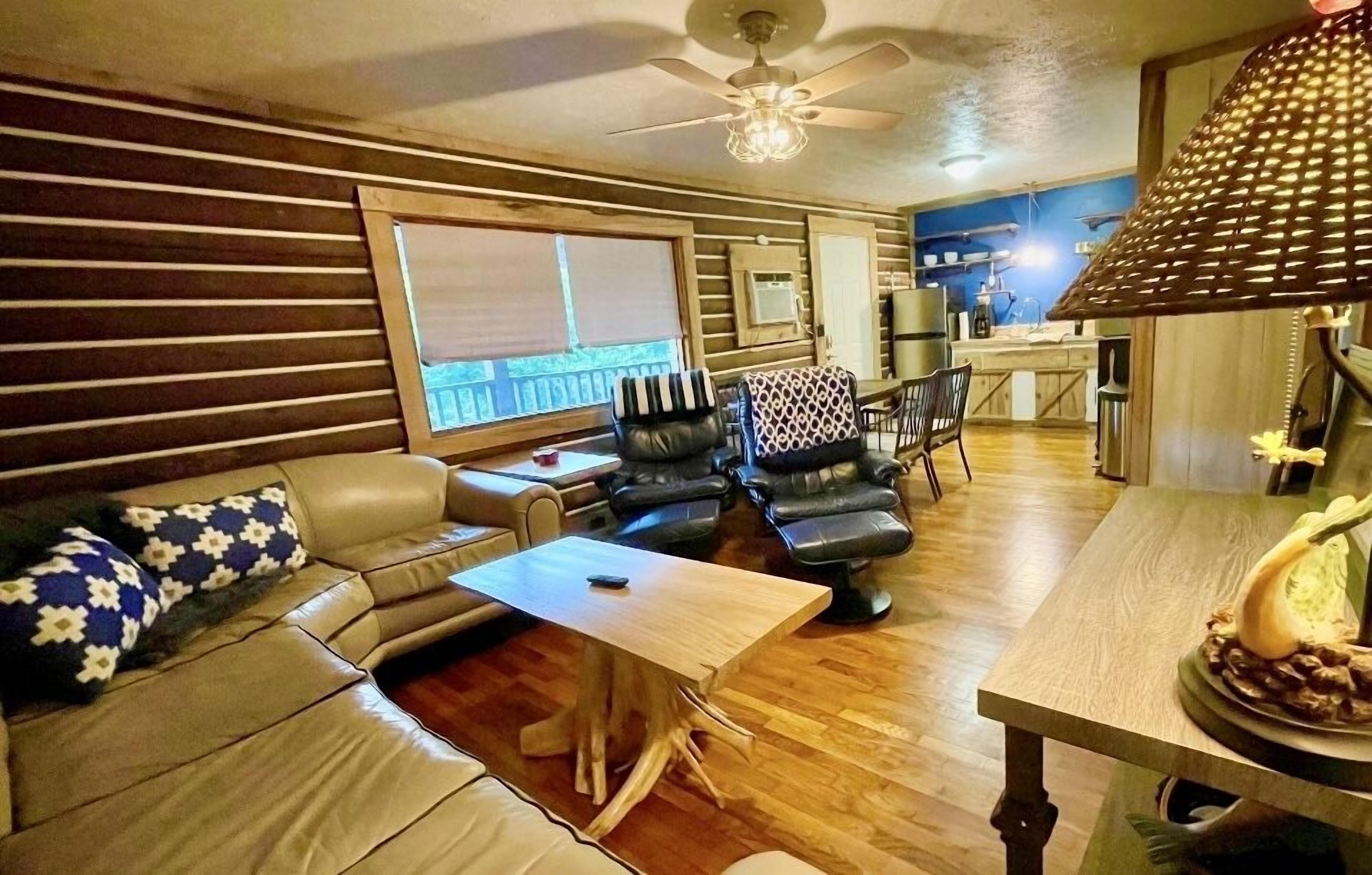 Lake Cumberland Serene 2-br Condo @ entrance to Lee's Ford Marina & Boat Ramp!!