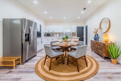 BRAND NEW, 5 MIN to Downtown, Free Parking