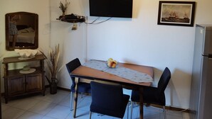 Leilighet (One Bedroom Apartment with Terrace) | Spisestue