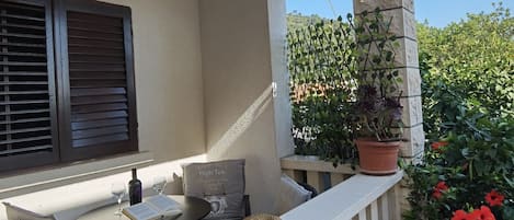 公寓 (One Bedroom Apartment with Terrace) | 露台/庭院
