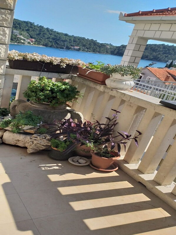 Apartment (One Bedroom Apartment with Terrace) | Terrace/patio - Apartment Tina (Smokvica)