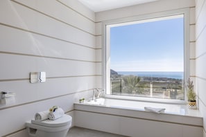 Doccia, bidet, asciugamani