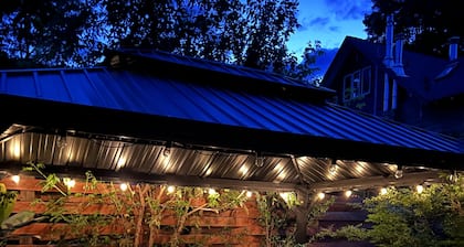 Downtown Sandpoint Home with Bikes, BBQ + Yard