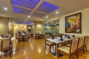Restaurant - Golden Tulip New Delhi - Hari Nagar (New Delhi)