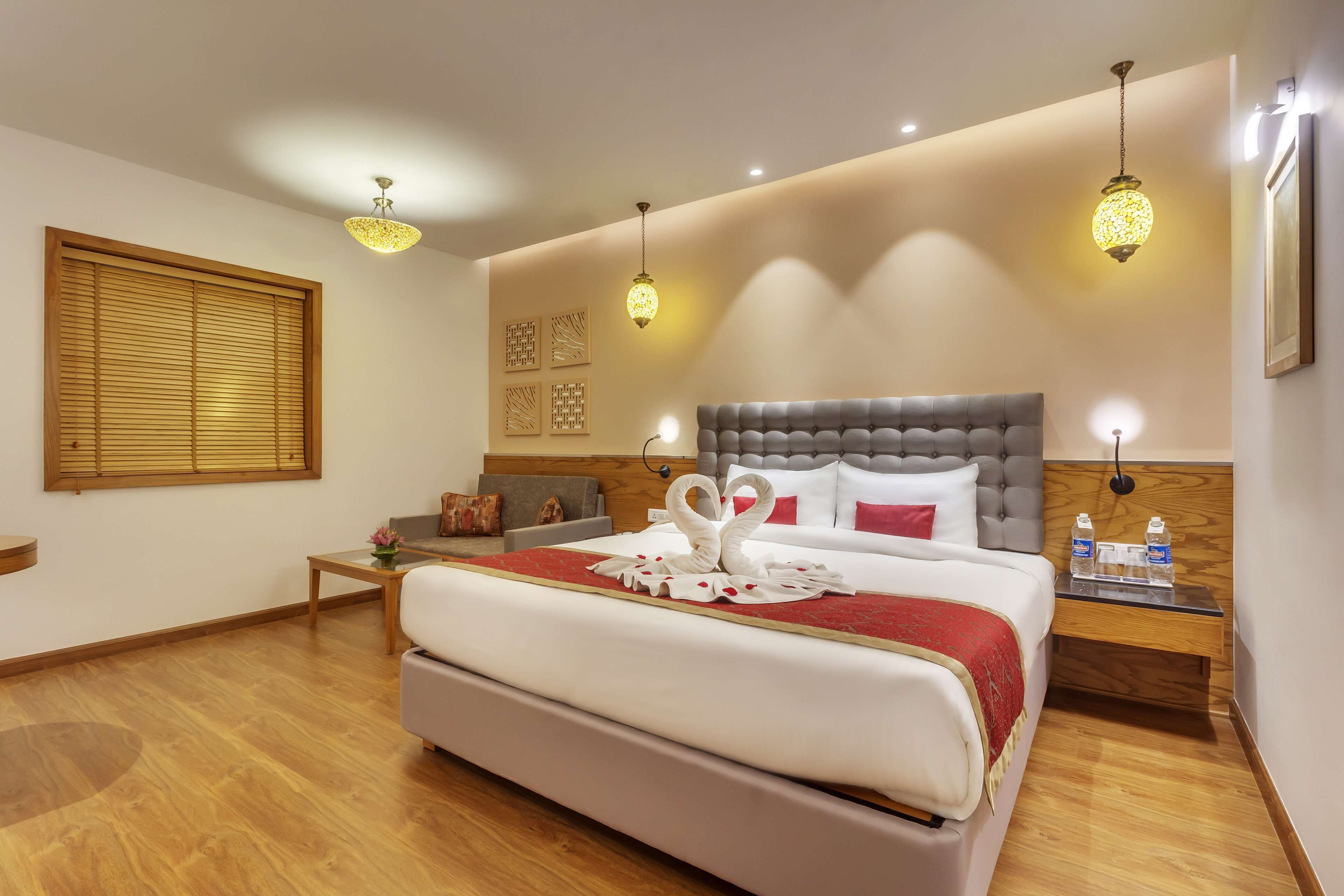 Hypo-allergenic bedding, minibar, in-room safe, desk