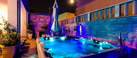 Studio (Comfort Studio Apartment 8 with share) | Private spa tub