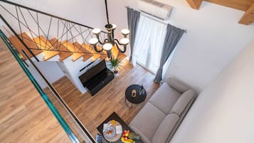 Studio (Duplex studio with Balcony and shared) | Treppe