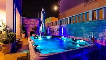 Bañera de hidromasaje privada