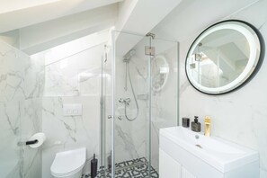 Studio (Duplex studio with Balcony and shared) | Bathroom