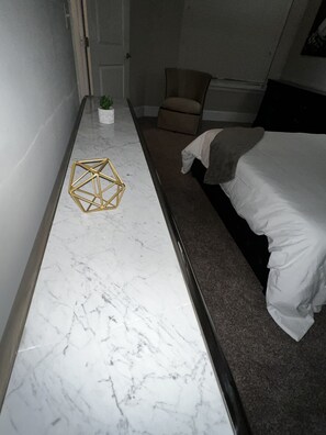 3 bedrooms, iron/ironing board, free WiFi, bed sheets - Luxurious  2bd 2 1/2 Bath ,best location in Atlanta (Smyrna)