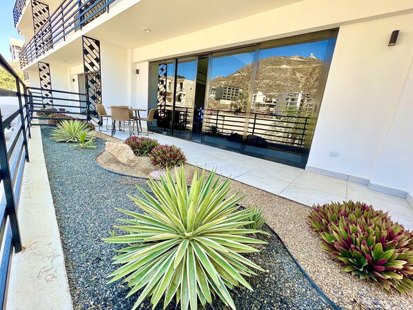 تفاصيل الفندق من الخارج