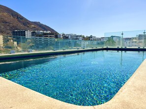 حمّام سباحة خارجي