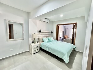 2 عدّة غرف نوم ومكواة/لوح كي وواي فاي وملاءات أسرّة