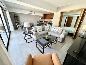 2 عدّة غرف نوم ومكواة/لوح كي وواي فاي وملاءات أسرّة