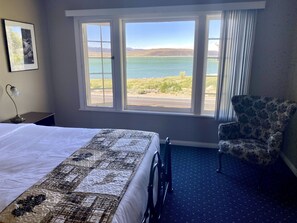 Vintners Room | Down comforters, minibar, free WiFi, bed sheets - Tioga Lodge At Mono Lake (Lee Vining)