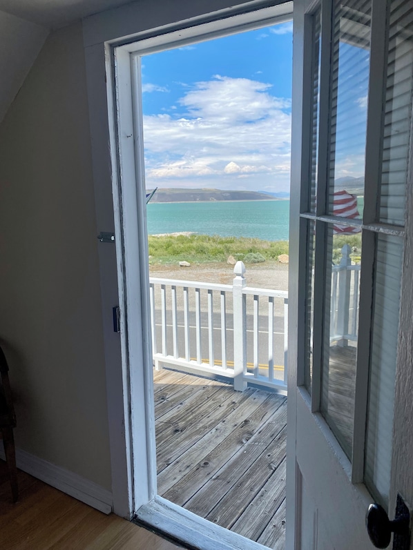 Terrace/patio - Tioga Lodge At Mono Lake (Lee Vining)