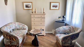 John Muir Room | Living area