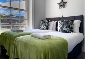 Travel cot