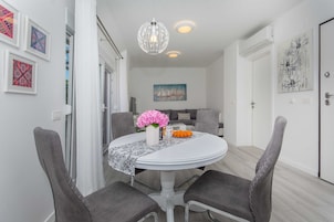 Apartamento (One Bedroom Apartment with Terrace) | Sala de jantar