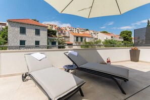 아파트 (One Bedroom Apartment with Terrace) | 테라스/파티오