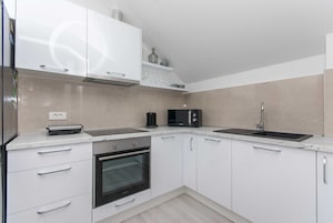 Apartamento (One Bedroom Apartment with Terrace) | Cozinha privada | Geladeira