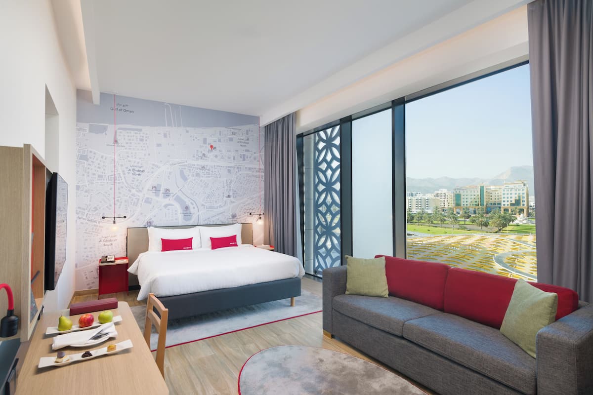 Deluxe Suite | 1 bedroom, in-room safe, desk, laptop workspace