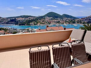 Appartement (Two Bedroom Apartment with Terrace an) | Terrasse/Patio