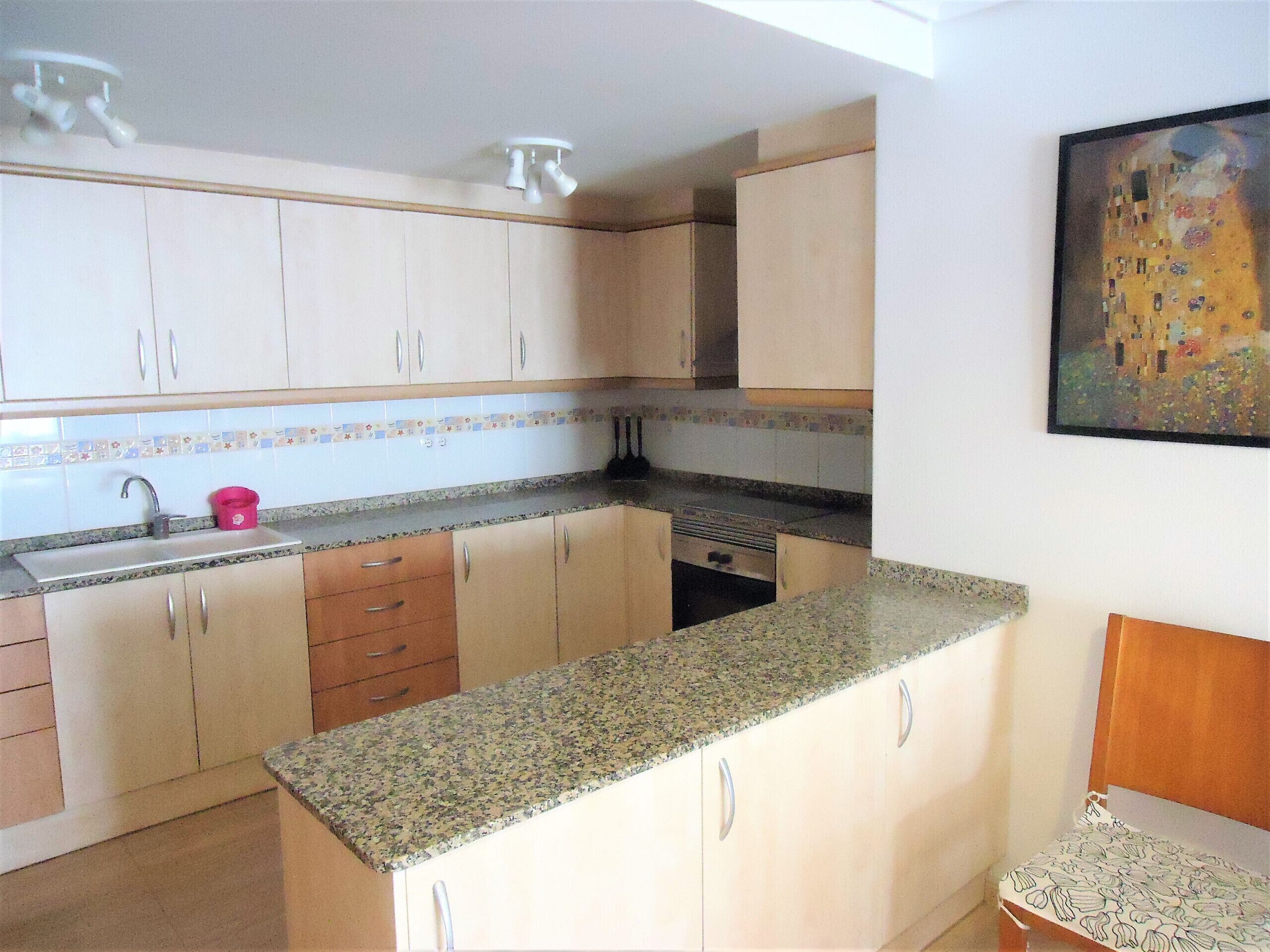 Refrigerador, microondas, horno y cafetera y tetera 