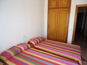 3 bedrooms, bed sheets