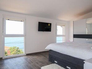 4 bedrooms, free Internet